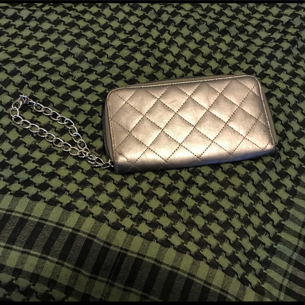 Wristlet wallet